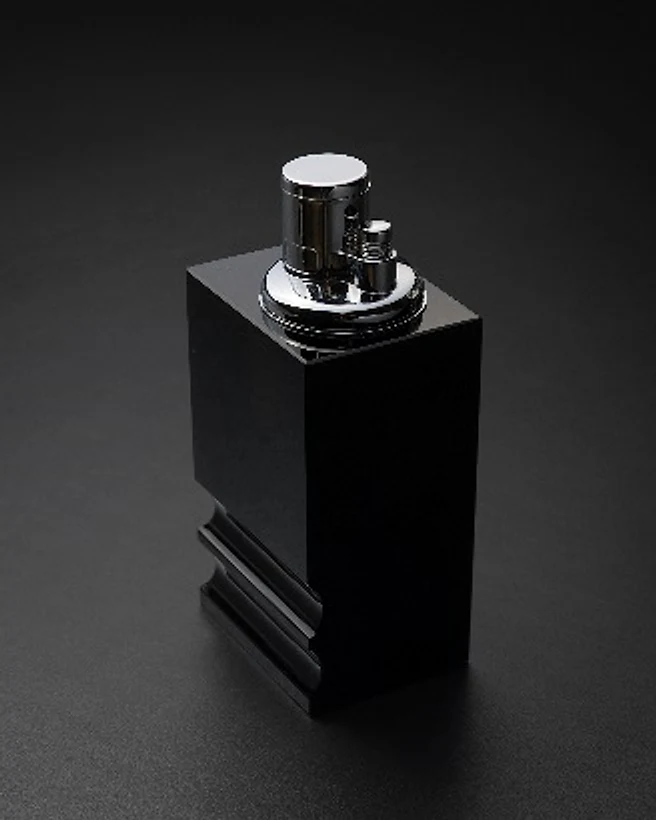 Monarch, Lighter, photograph 1