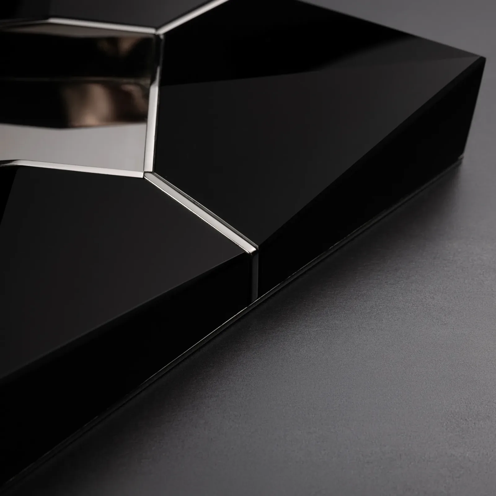 Sinatra, Black obsidian, photograph 2
