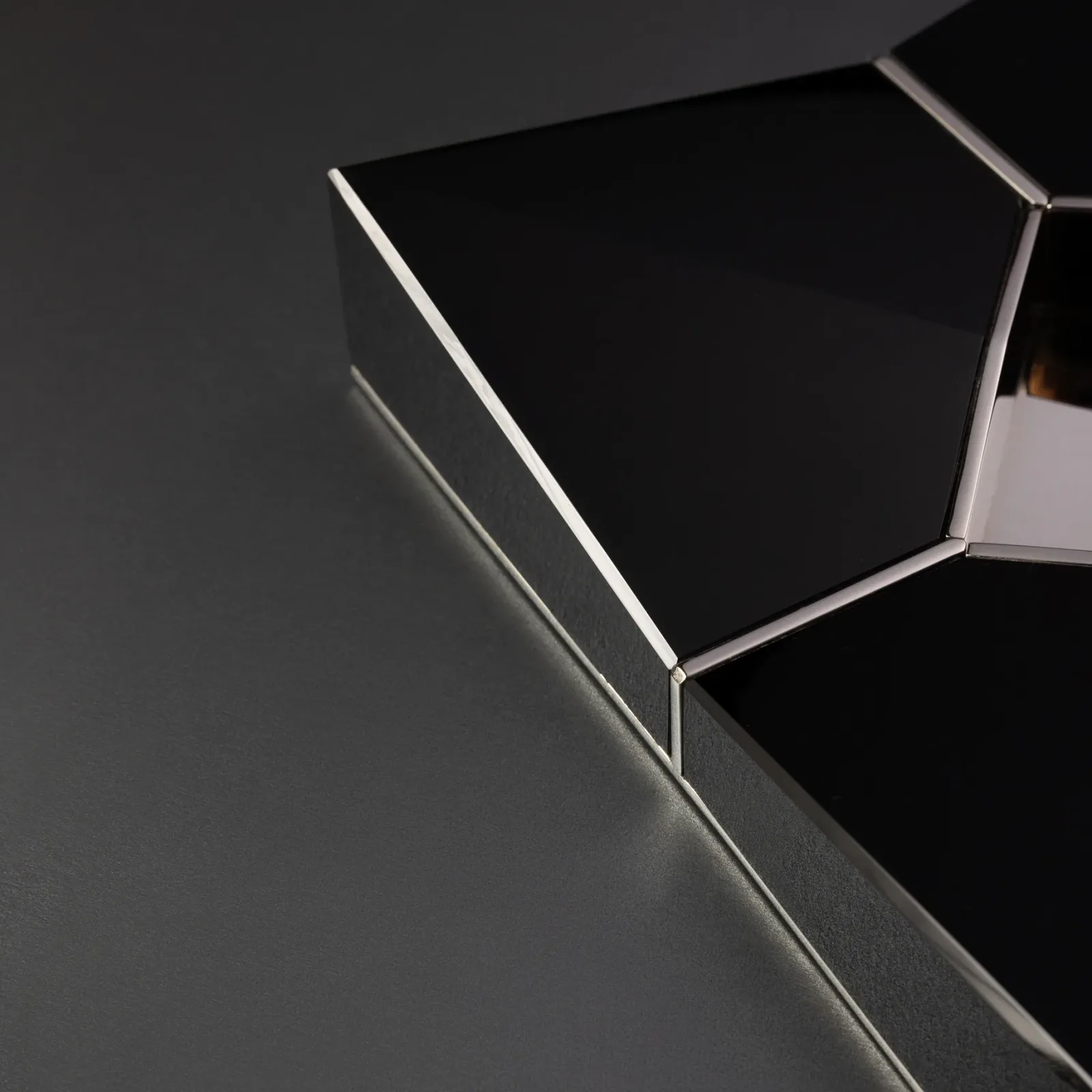 Sinatra, Black obsidian, photograph 3