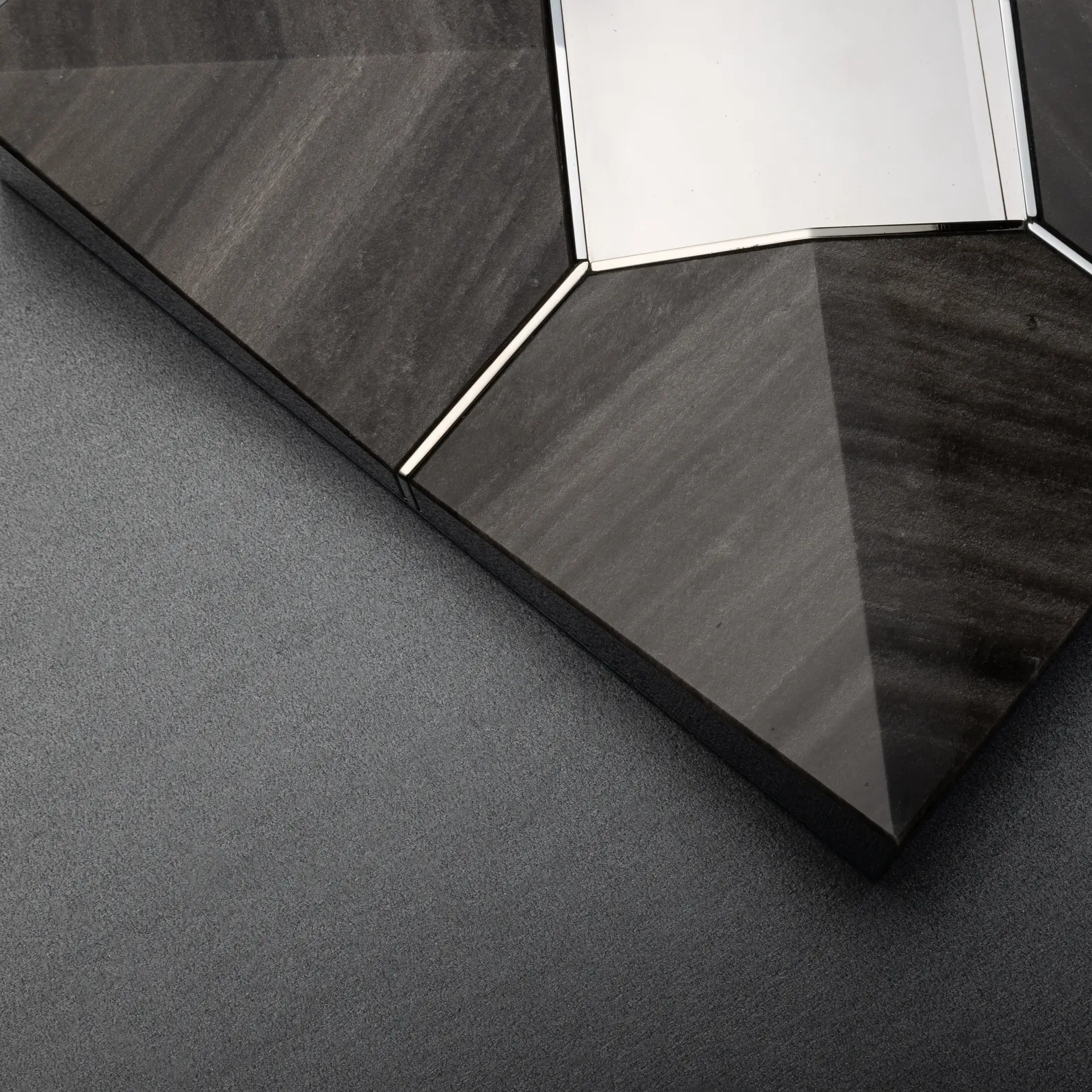 Sinatra, Silver obsidian, photograph 2