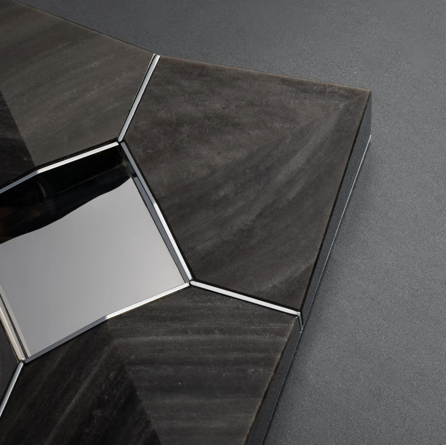 Sinatra, Silver obsidian, photograph 3